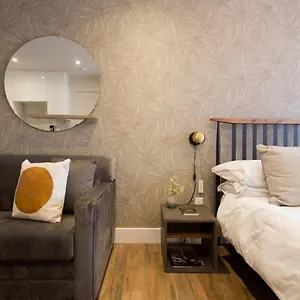 https://romantic-studio-in-the-heart-of-little-italy-by-den-stays.hotels-in-montreal.org