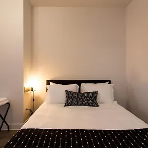 https://light-filled-2-bdr-unit-in-mile-end-by-den-stays.hotels-in-montreal.org