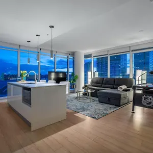 https://apt-downtown-luxurious-with-parking-and-gym.calgaryhotelsearch.com