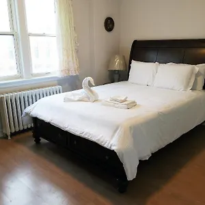 https://centre-of-north-york-cozy-home-close-to-downtown.hotelstorontoontario.org